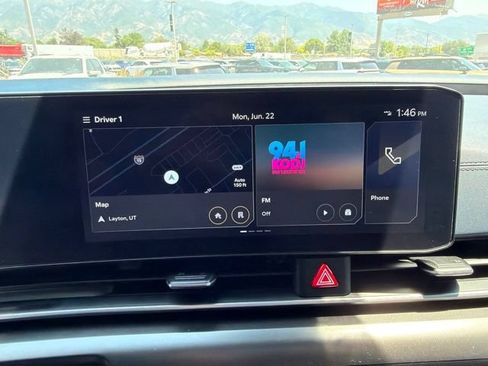 Used 2025 Kia Carnival SX w/ SX Dark Edition Package FWD image 12