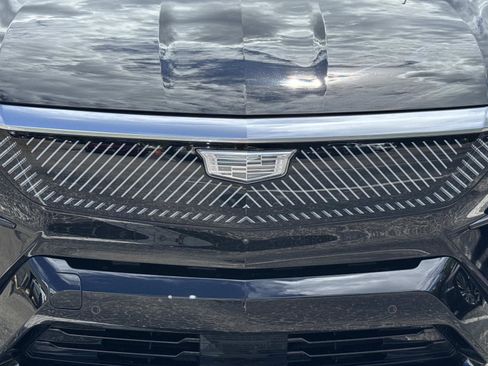 Certified 2025 Cadillac Optiq Luxury 2 w/ LPO, Floor Liner Package AWD/4WD image 8