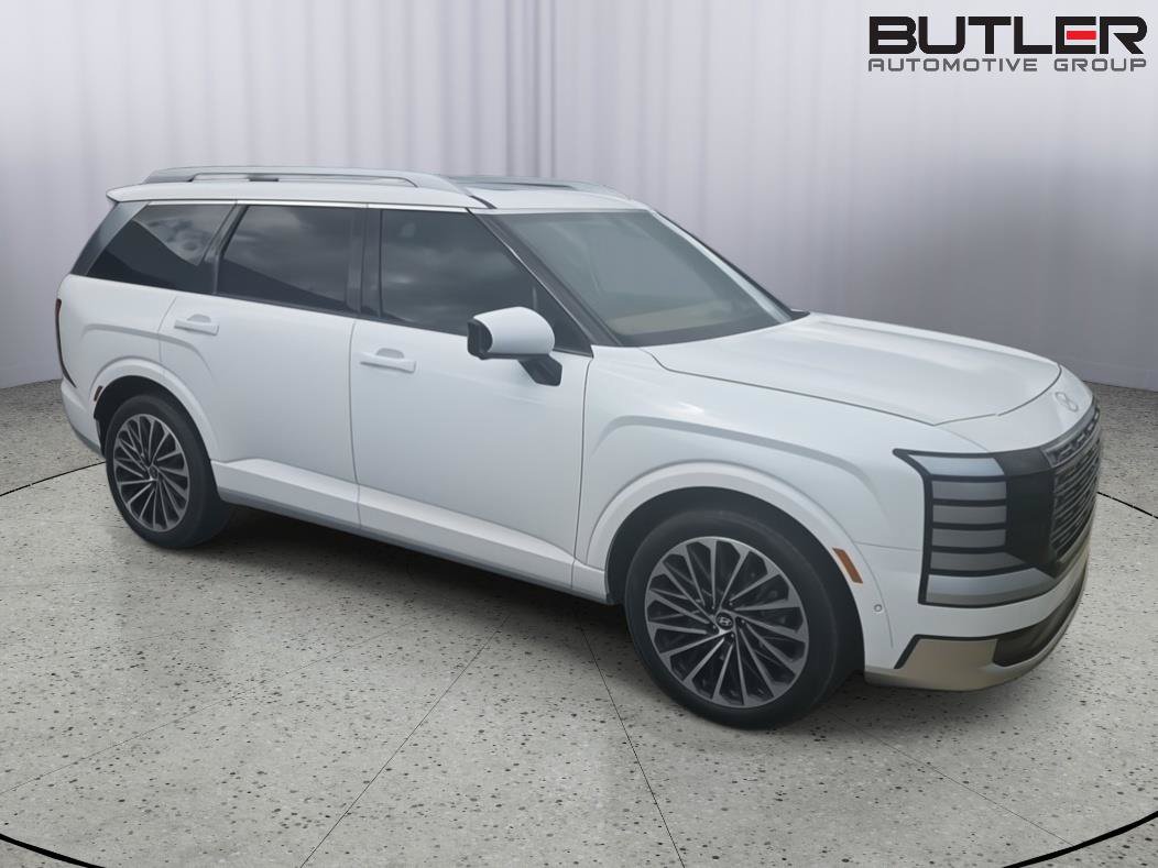Used 2026 Hyundai Palisade Calligraphy FWD image 2