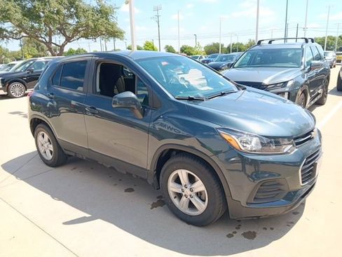 Used 2021 Chevrolet Trax LS w/ Tint and Cruise Package FWD image 4
