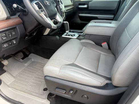 Used 2021 Toyota Tundra Limited w/ Limited Premium Package AWD/4WD image 12