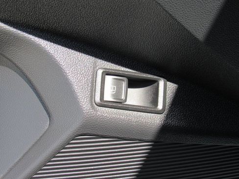 Used 2022 Volkswagen Taos SE image 14