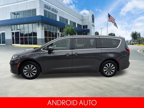 Used 2023 Chrysler Pacifica Touring-L FWD image 7