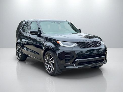 Used 2024 Land Rover Discovery Dynamic SE image 3