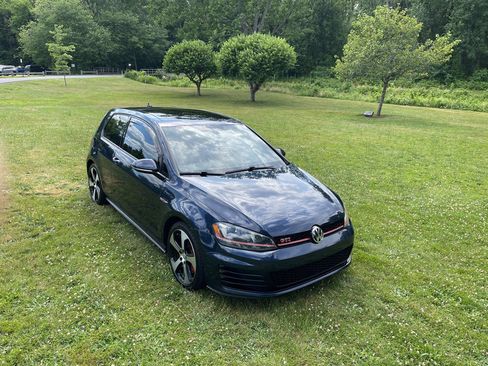 Used 2016 Volkswagen GTI SE FWD image 3