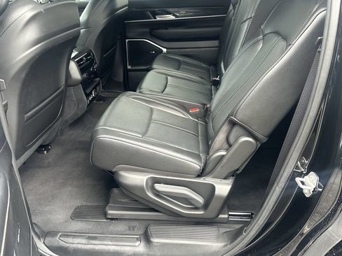 Used 2024 Jeep Wagoneer 2WD image 21