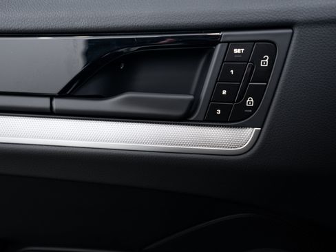 Certified 2026 Porsche Cayenne AWD/4WD image 18