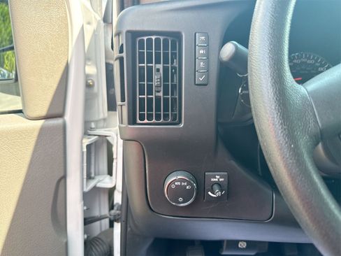 Used 2023 Chevrolet Express 2500 w/ Driver Convenience Package image 17