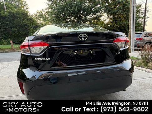 Used 2023 Toyota Corolla LE FWD image 5