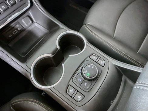 Used 2020 GMC Terrain SLT w/ Preferred Package AWD/4WD image 22