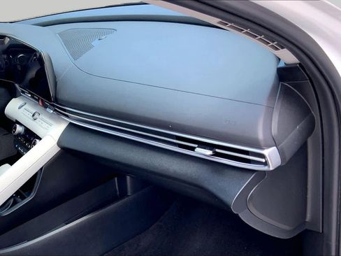 Used 2025 Hyundai Elantra Limited FWD image 18