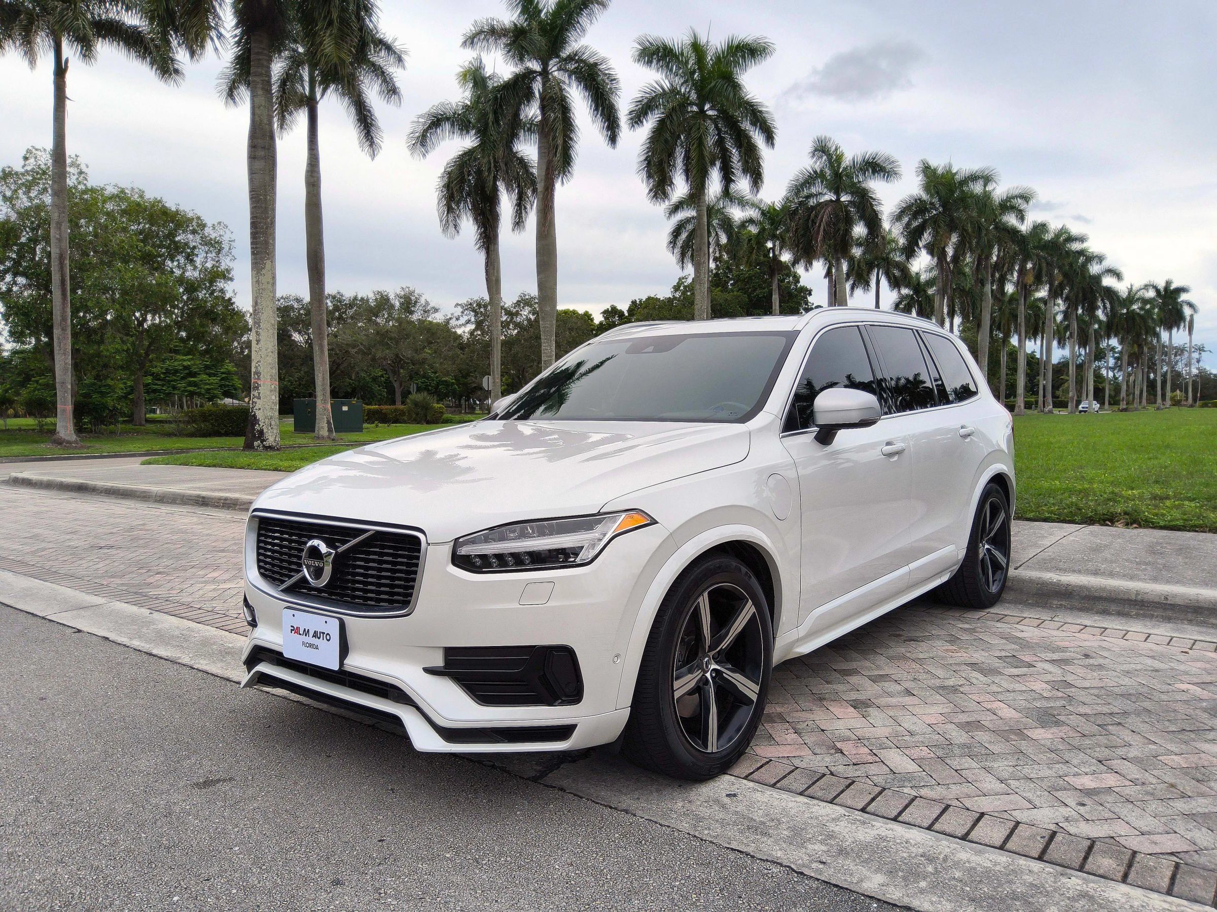Used 2016 Volvo XC90 T8 R-Design AWD/4WD image 3