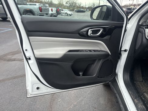 Used 2022 Jeep Compass Limited image 15