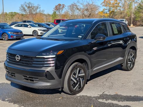 Used 2025 Nissan Kicks SV w/ SV Premium Package image 5
