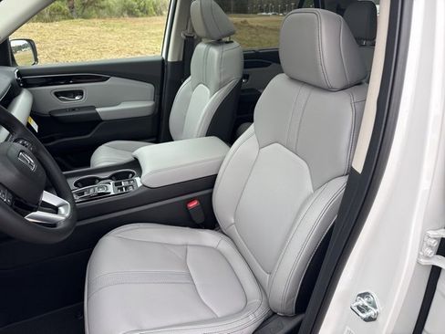 New 2025 Honda Pilot Touring image 19