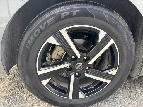 Used 2024 Nissan Sentra SV FWD image 11