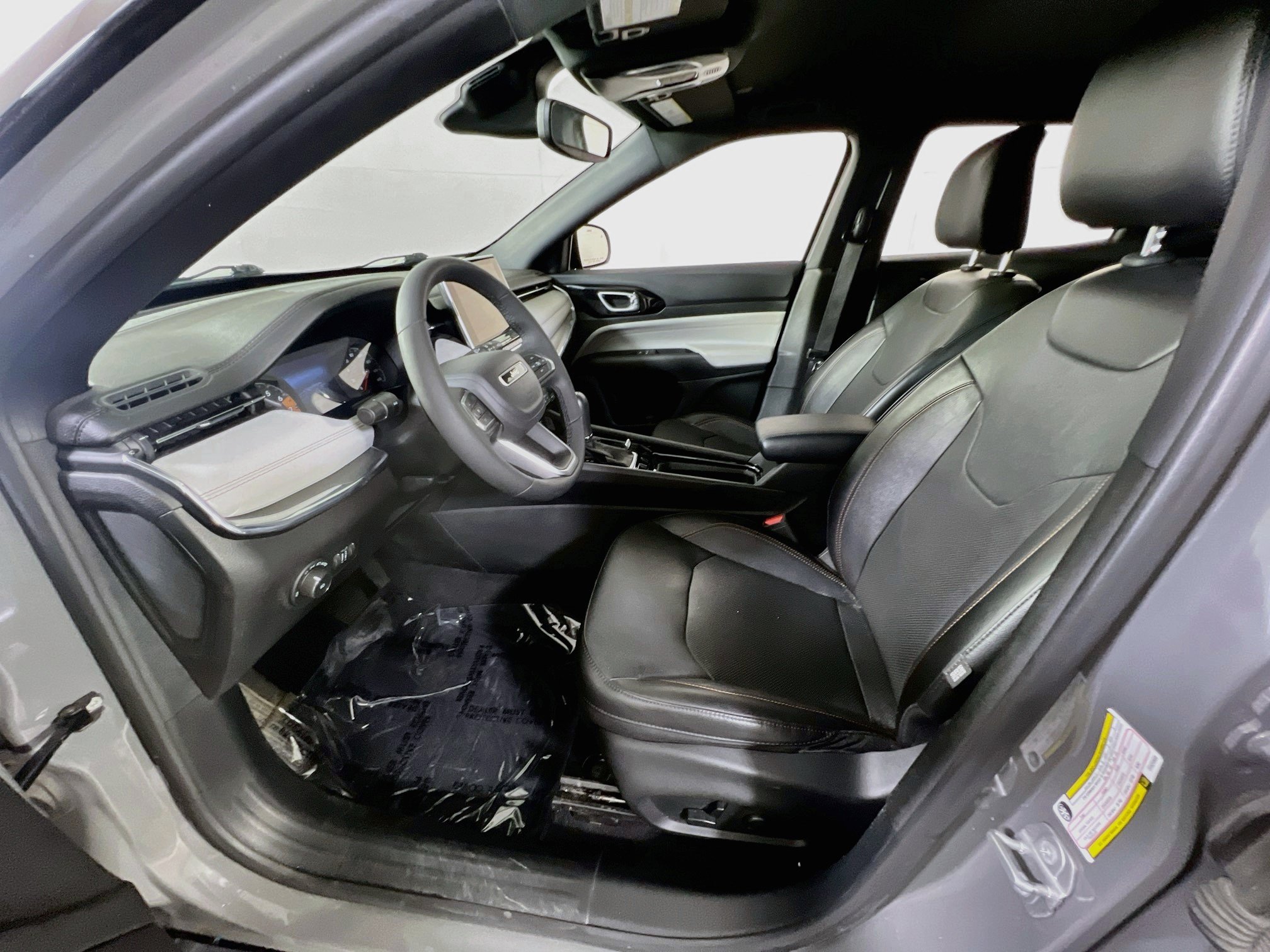 Used 2023 Jeep Compass Limited AWD/4WD image 19