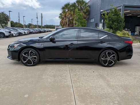 Used 2024 Nissan Altima 2.5 SR w/ SR Premium Package FWD image 9