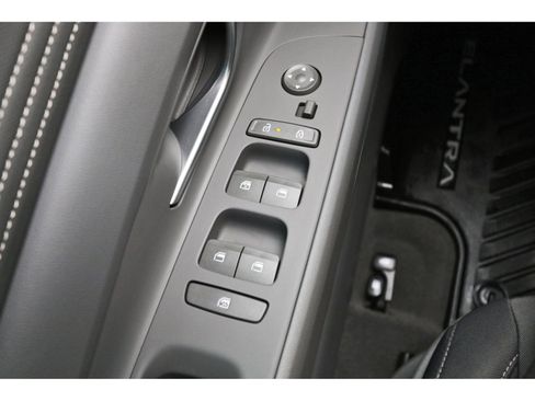 Certified 2025 Hyundai Elantra SEL image 20