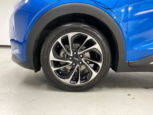Used 2022 Chevrolet Bolt EUV Premier w/ Sun & Sound Package image 23
