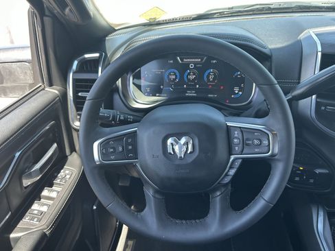 Used 2025 RAM 2500 Laramie AWD/4WD image 22
