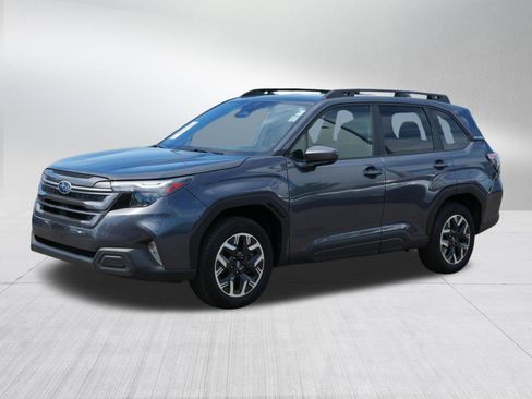 Used 2025 Subaru Forester Premium AWD/4WD image 3