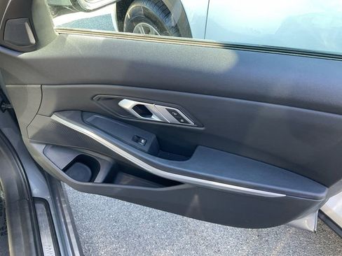 Used 2023 BMW 330e image 27