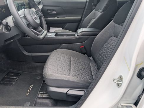 Used 2025 Nissan Kicks SV AWD/4WD image 12