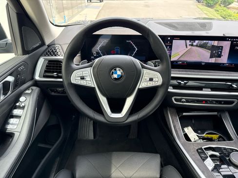 Certified 2023 BMW X7 xDrive40i w/ Premium Package image 15