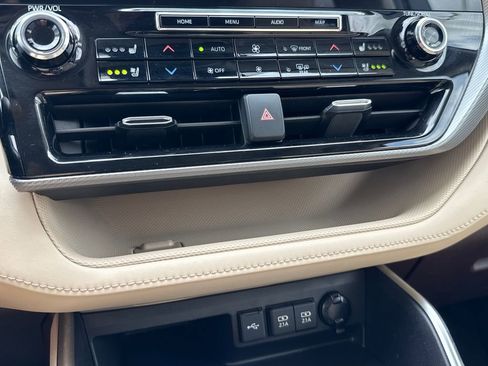 Used 2021 Toyota Highlander Platinum FWD image 24