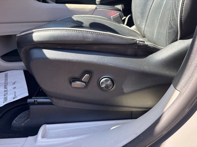 Used 2022 Chrysler Pacifica Limited FWD image 32