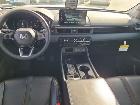 New 2025 Honda Pilot Touring image 7