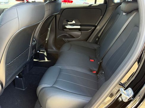 Used 2025 Mercedes-Benz GLA 250 image 44