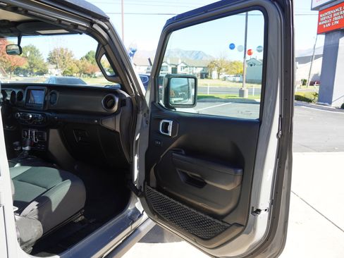 Used 2023 Jeep Wrangler Unlimited image 22