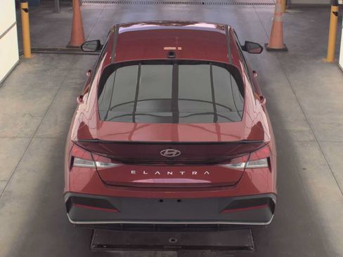 Used 2026 Hyundai Elantra Sport FWD image 17