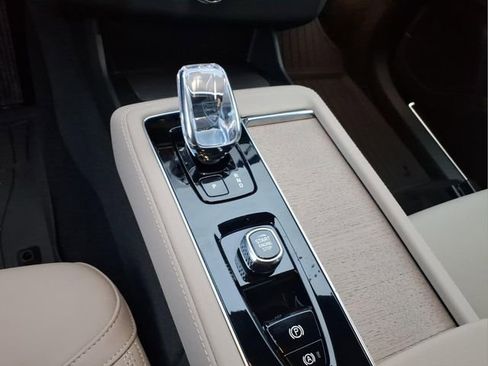 New 2026 Volvo XC90 T8 Plus w/ Protection Package Premier AWD/4WD image 24