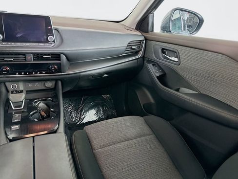 Used 2023 Nissan Rogue SV image 29