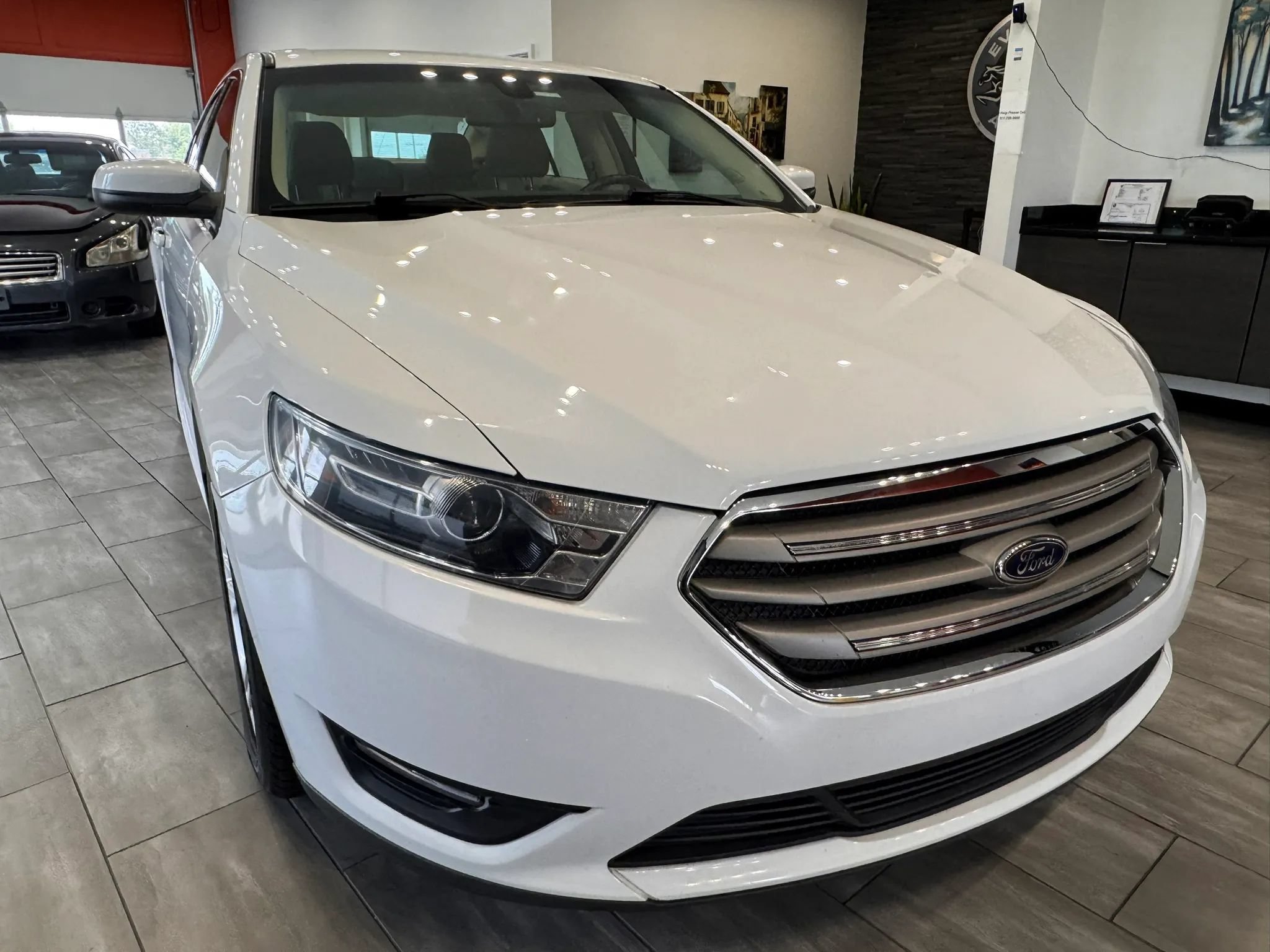 Used 2016 Ford Taurus SEL FWD image 1
