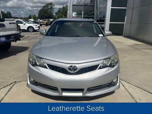 Used 2014 Toyota Camry SE FWD image 2