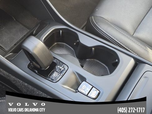 Certified 2025 Volvo XC40 B5 Core image 19