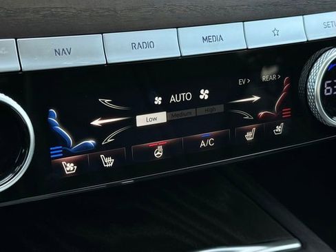 Used 2024 Genesis G80 image 30