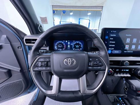 Used 2025 Toyota 4Runner TRD Off-Road Premium AWD/4WD image 15