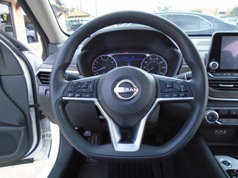 Used 2024 Nissan Altima 2.5 SV FWD image 15