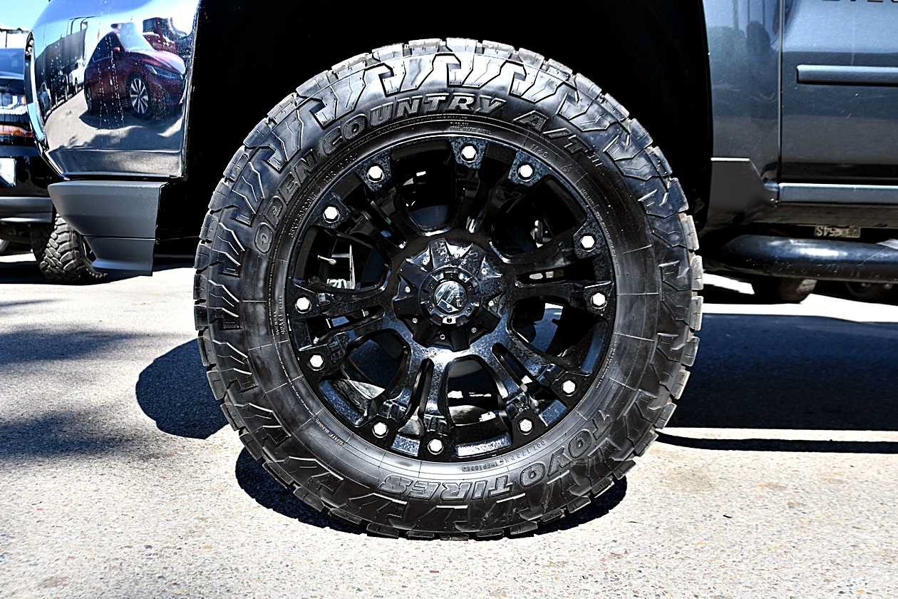 Used 2018 Chevrolet Silverado 1500 LT w/ All Star Edition RWD image 8