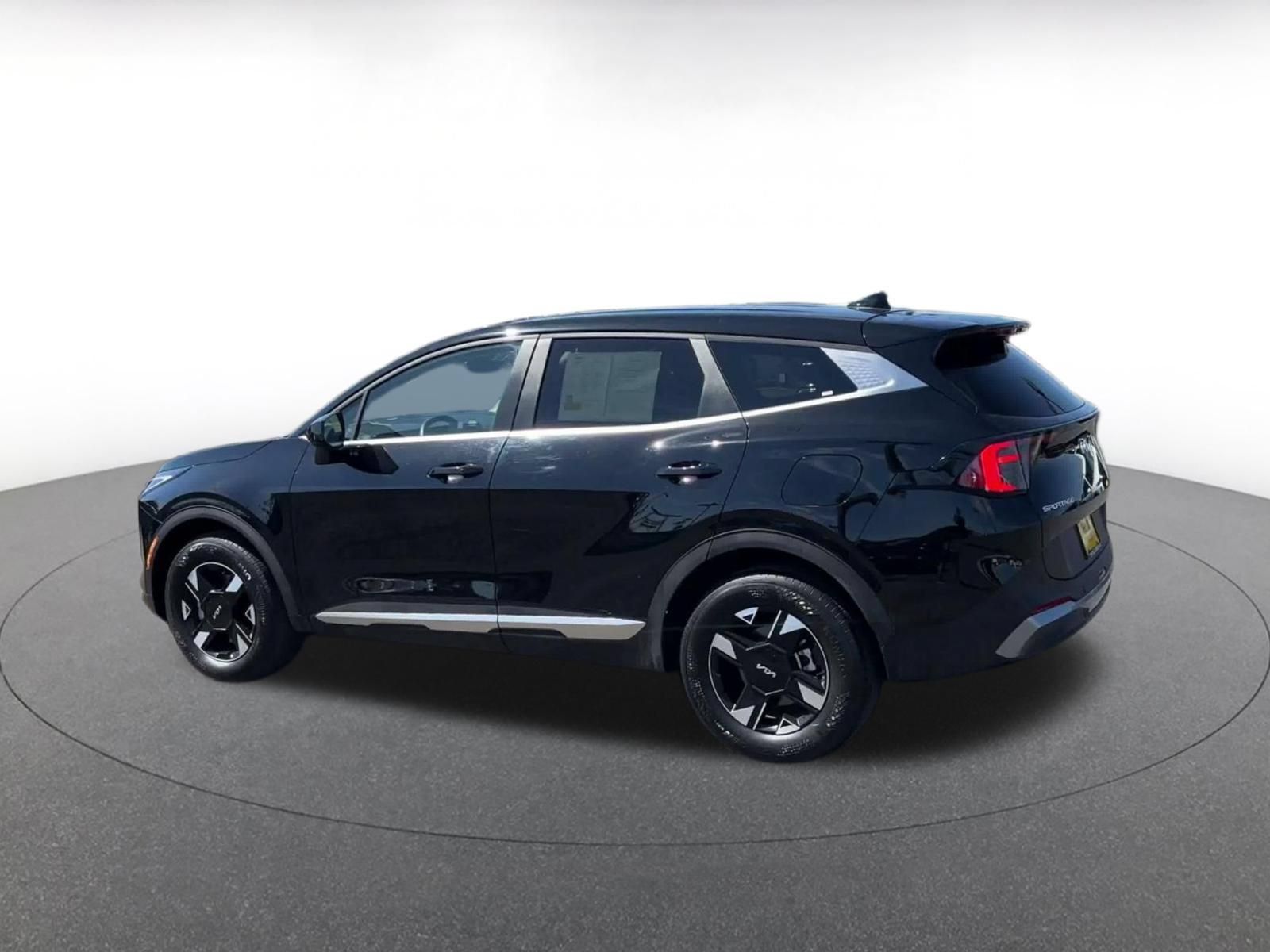 Used 2026 Kia Sportage LX AWD/4WD image 9