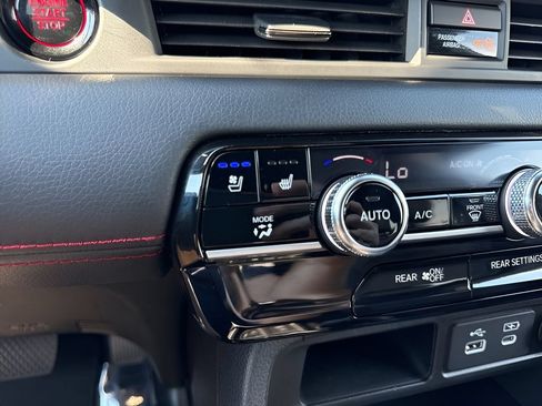 Used 2025 Honda Pilot Black Edition image 23