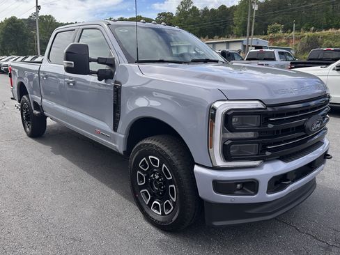 Used 2026 Ford F250 Platinum AWD/4WD image 4