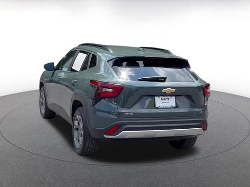 Used 2025 Chevrolet Trax LT w/ LT Convenience Package FWD image 9