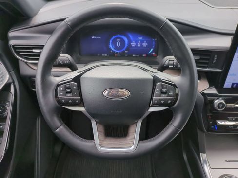 Used 2023 Ford Explorer Platinum w/ Technology Package AWD/4WD image 24