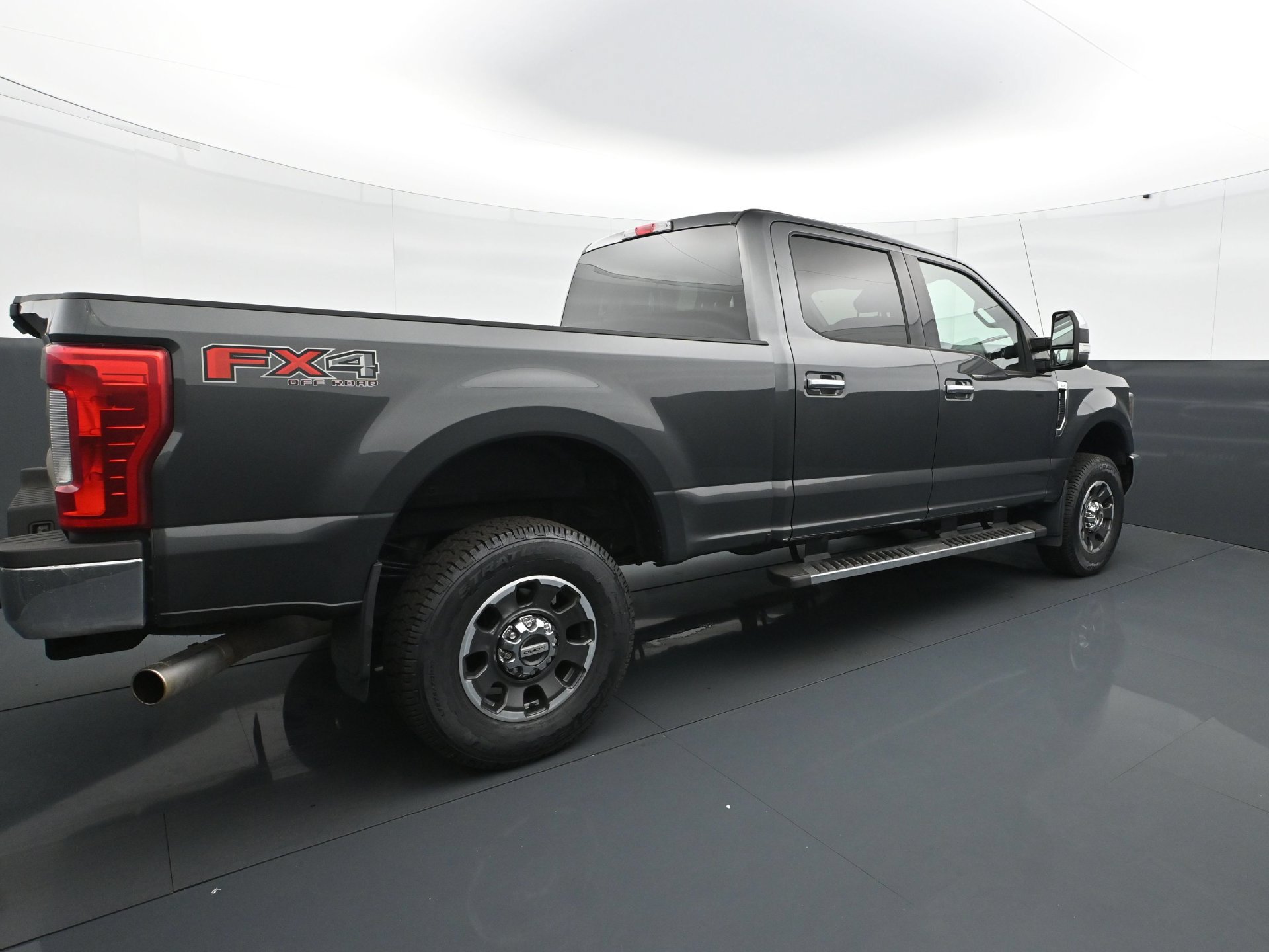 Used 2019 Ford F250 XLT w/ XLT Premium Package AWD/4WD image 6